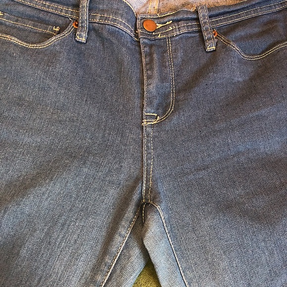 F21 | Light Wash Denim Jeans - Picture 6 of 7